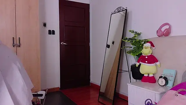 SaritaBratz online show from 12.18.25