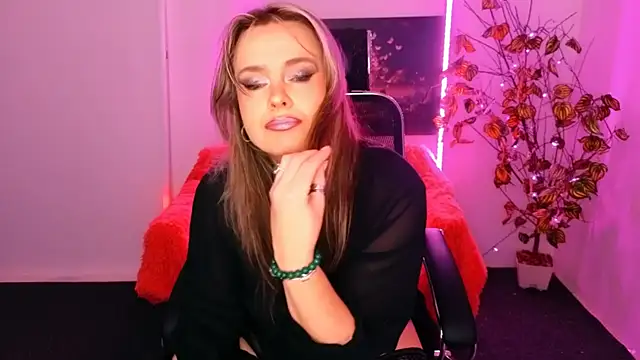 AnielaFox online show from 11.07.25