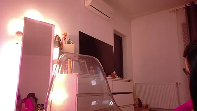 MiaKnoxxx online show from 12.21.25