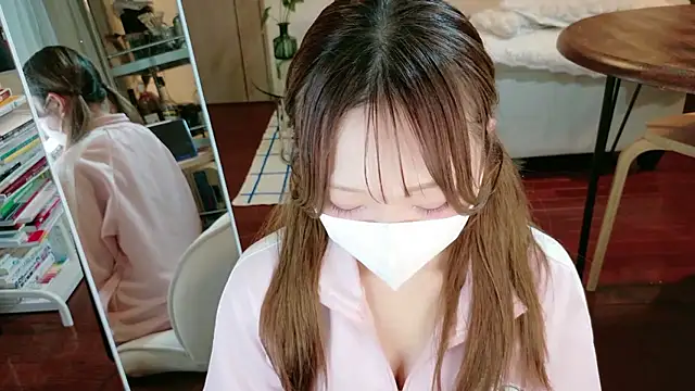 mami-pokoch online show from 10.03.25