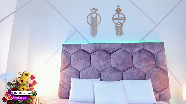 aurora collinss  online show from 12.03.25