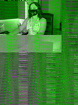 Snapshot of sexybeeeeeeeeee chatting on 10.08.25 sexybeeeeeeeeee online show from 10.08.25