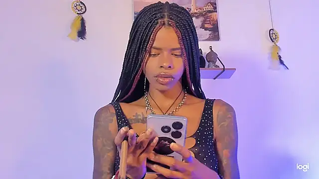 Snapshot of Aprillebony chatting on 10.03.25 Aprillebony online show from 10.03.25