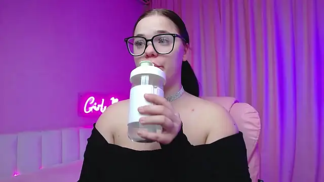 Snapshot of Eliss_Shyyo chatting on 03.04.25 Eliss Shyyo online show from 03.04.25