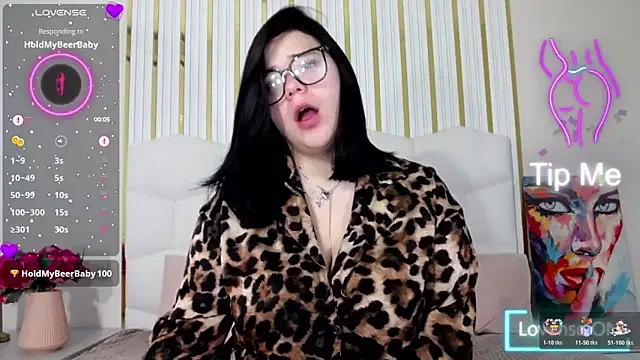 Snapshot of Eliss_Shyyo chatting on 10.19.25 Eliss Shyyo online show from 10.19.25