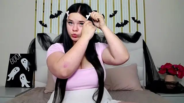 Snapshot of Eliss_Shyyo chatting on 10.25.25 Eliss Shyyo online show from 10.25.25