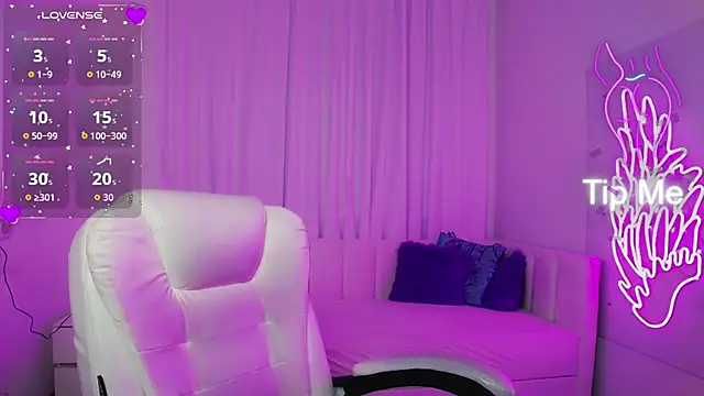 Snapshot of Eliss_Shyyo chatting on 11.18.25 Eliss Shyyo online show from 11.18.25