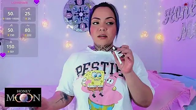 Snapshot of honey_mooon chatting on 12.01.24 honey mooon online show from 12.01.24