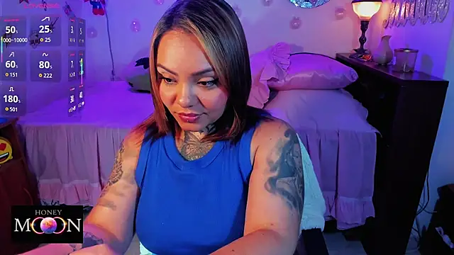 Snapshot of honey_mooon chatting on 11.25.25 honey mooon online show from 11.25.25