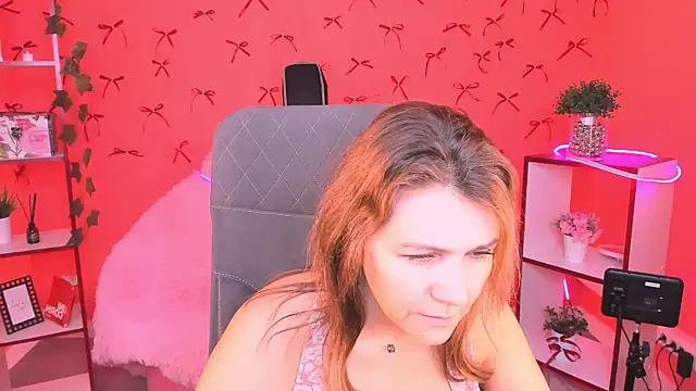 NicoleHitman online show from 11.18.25