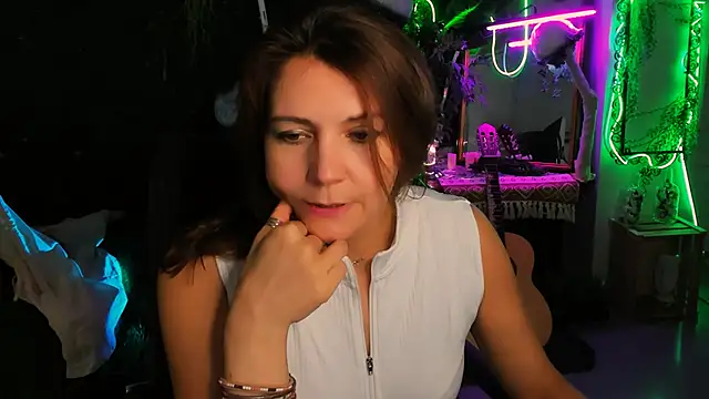 NicoleHitman online show from 11.26.25