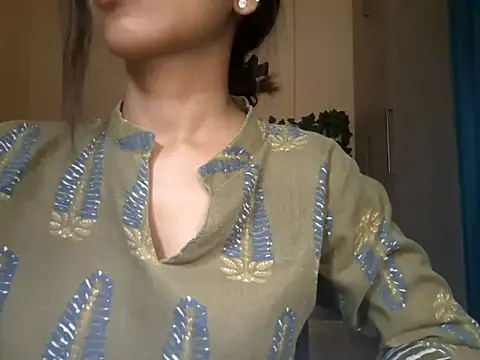 Snapshot of Queen_Ayeshaa chatting on 03.19.25 Queen Ayeshaa online show from 03.19.25