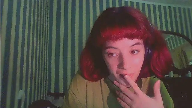 Snapshot of _Amber_Doll_ chatting on 10.13.25 Amber Doll online show from 10.13.25