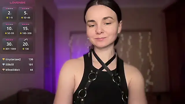 Snapshot of lanaloulou chatting on 10.30.25 lanaloulou online show from 10.30.25