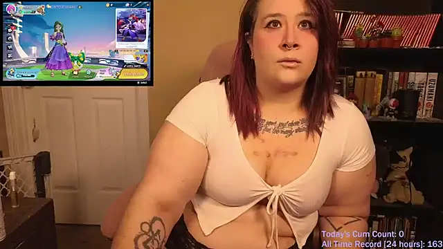 Snapshot of VioletNova chatting on 02.17.26 VioletNova online show from 02.17.26