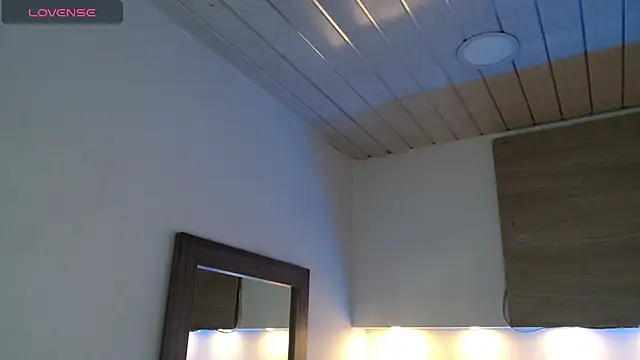Snapshot of Cristal_Velle chatting on 09.25.25 Cristal Velle online show from 09.25.25