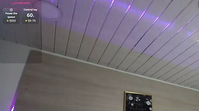 Cristal Velle online show from 10.22.25