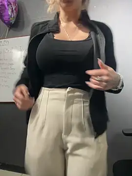 Isabella Varella online show from 01.07.26