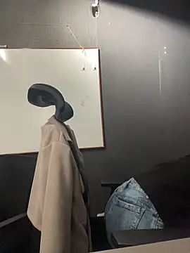 Isabella Varella online show from 02.18.26