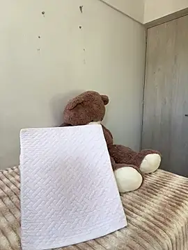 Snapshot of ZaraLuuv chatting on 02.04.26 ZaraLuuv online show from 02.04.26