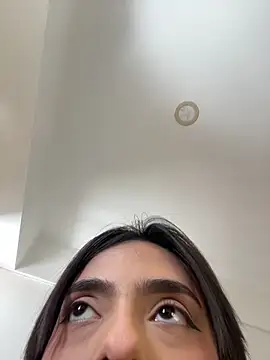 Snapshot of ZaraLuuv chatting on 02.13.26 ZaraLuuv online show from 02.13.26