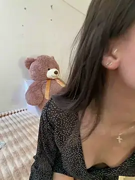 Snapshot of ZaraLuuv chatting on 02.17.26 ZaraLuuv online show from 02.17.26