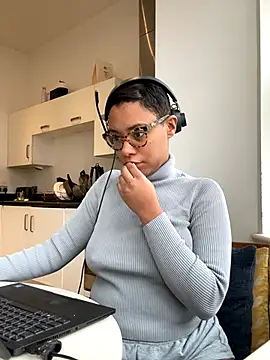 Melia Rayne online show from 11.19.25