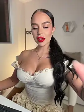 Snapshot of ValentinaMilann chatting on 05.22.26 ValentinaMilann online show from 05.22.26