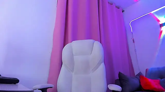 Snapshot of gaaby_foxx chatting on 10.07.25 gaaby foxx online show from 10.07.25