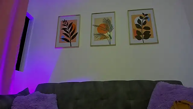 Snapshot of gaaby_foxx chatting on 12.02.25 gaaby foxx online show from 12.02.25