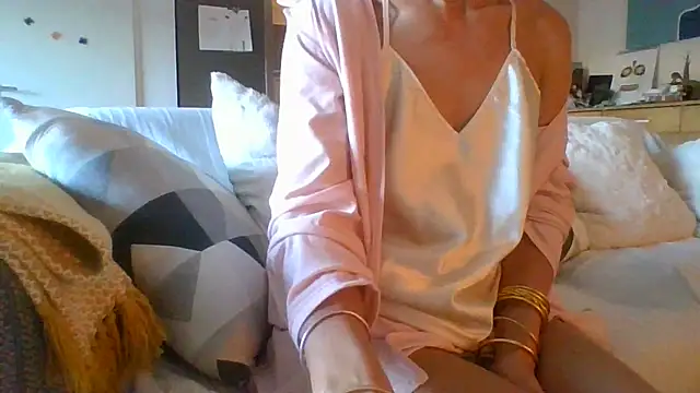 Valentinette online show from 10.30.25