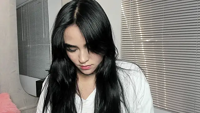 elaia muller  online show from 11.28.25