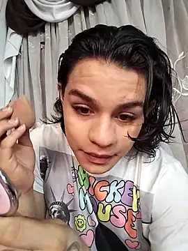 Moonroxe  online show from 03.04.25