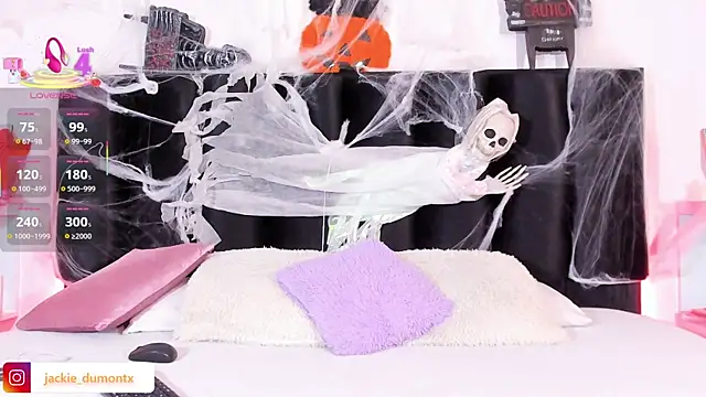 JackieDumont1 online show from 10.28.25