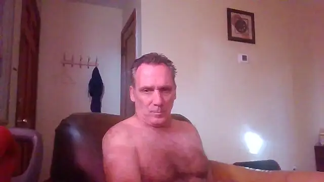 Snapshot of HunkofRock chatting on 09.09.25 HunkofRock online show from 09.09.25