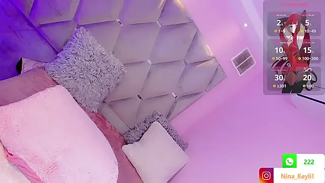 Snapshot of Nina_Keyli chatting on 10.06.25 Nina Keyli online show from 10.06.25