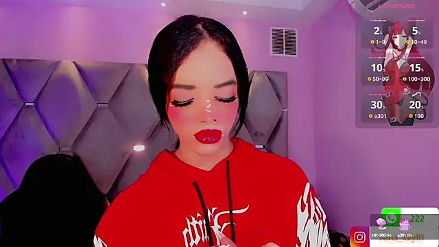 Snapshot of Nina_Keyli chatting on 10.14.25 Nina Keyli online show from 10.14.25