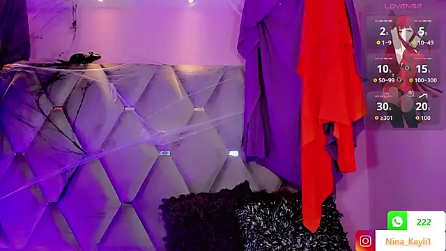 Snapshot of Nina_Keyli chatting on 10.21.25 Nina Keyli online show from 10.21.25