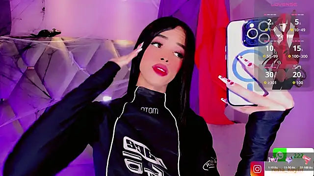 Snapshot of Nina_Keyli chatting on 10.28.25 Nina Keyli online show from 10.28.25