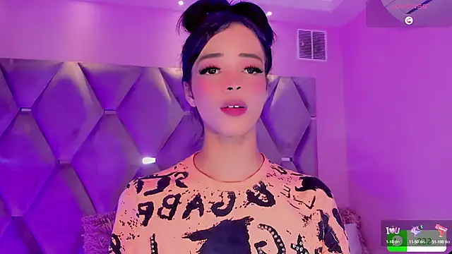 Snapshot of Nina_Keyli chatting on 11.19.25 Nina Keyli online show from 11.19.25