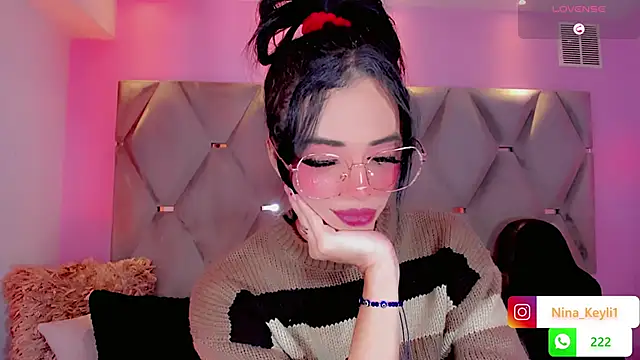 Snapshot of Nina_Keyli chatting on 11.21.25 Nina Keyli online show from 11.21.25