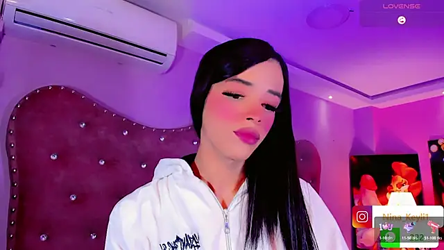 Snapshot of Nina_Keyli chatting on 12.03.25 Nina Keyli online show from 12.03.25