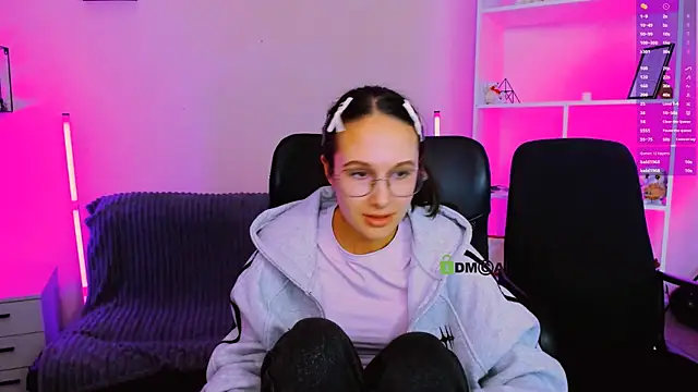 mona cloud online show from 11.13.25