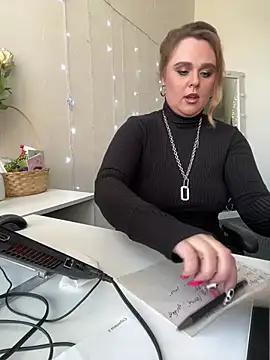 Juicy PeachLux online show from 03.07.25