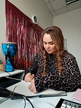 Juicy PeachLux online show from 11.27.25