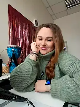 Juicy PeachLux online show from 11.30.25