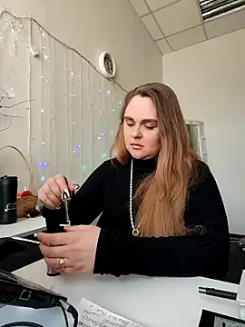 Juicy PeachLux online show from 05.11.26