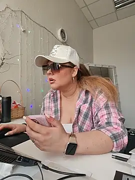 Juicy PeachLux online show from 05.13.26