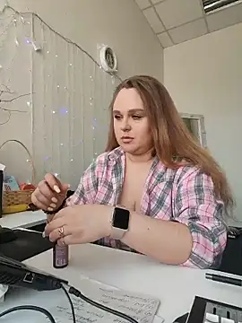 Juicy PeachLux online show from 05.15.26