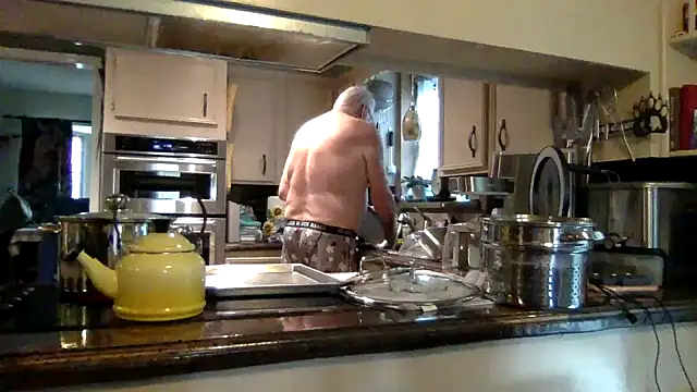 superbearboss online show from 12.21.25